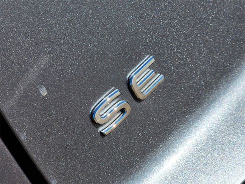 Used 2025 Volkswagen Atlas Cross Sport SE image 19