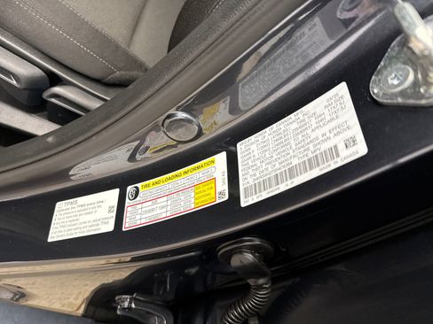 Used 2025 Honda CR-V LX image 19