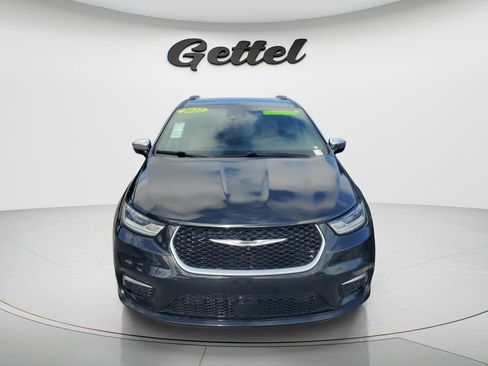 Used 2022 Chrysler Pacifica Pinnacle image 2