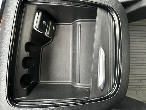 Used 2021 Chrysler Pacifica Limited w/ S Appearance Package image 28