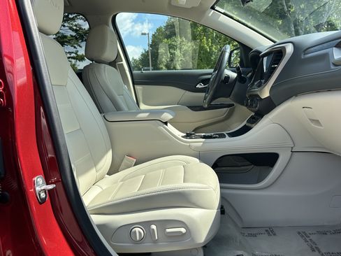 Used 2022 GMC Acadia Denali w/ Denali Technology Package FWD image 14