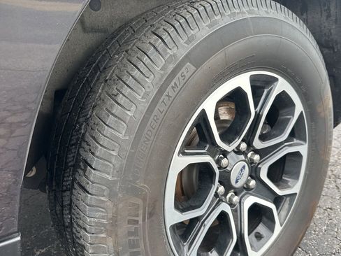 Used 2024 Ford Expedition XLT AWD/4WD image 5