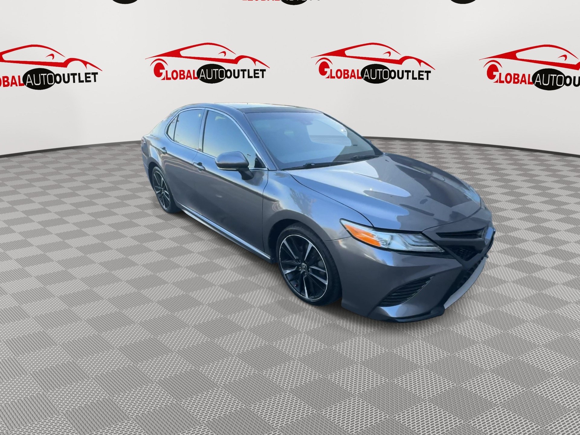 Used 2020 Toyota Camry XSE FWD image 2