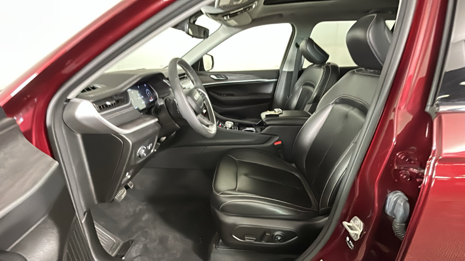 Used 2023 Jeep Grand Cherokee L Limited AWD/4WD image 14