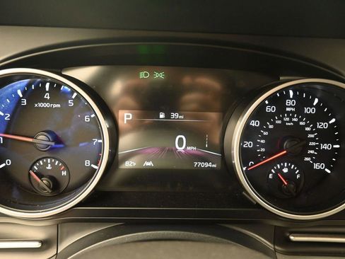 Used 2022 Kia Carnival LX FWD image 22