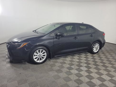 Used 2021 Toyota Corolla LE w/ LE Convenience Package FWD image 2