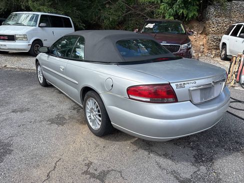 Used 2005 Chrysler Sebring Touring FWD image 14
