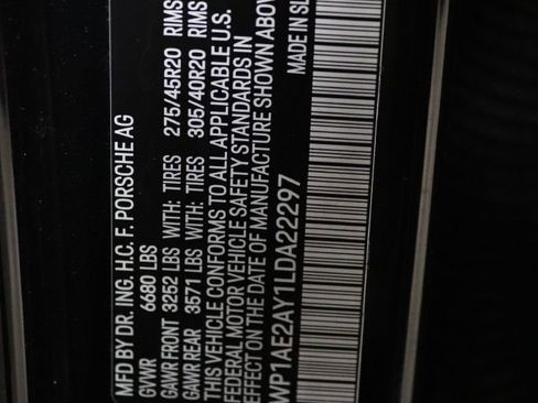 Used 2020 Porsche Cayenne E-HYBRID w/ Premium Plus Package image 34