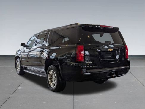 Used 2018 Chevrolet Suburban LT image 4