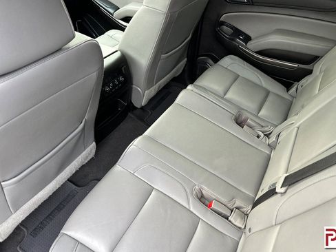 Used 2019 Chevrolet Suburban LT image 13