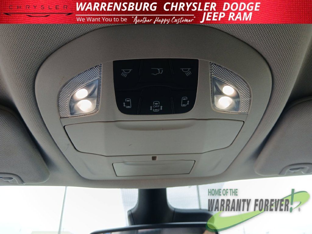 Used 2024 Chrysler Pacifica Limited FWD image 29