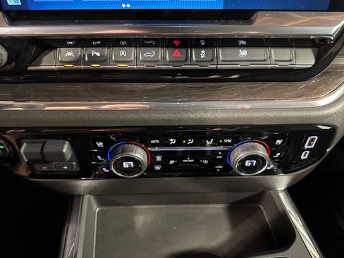 Used 2025 Chevrolet Silverado 1500 LTZ w/ LTZ Premium Package AWD/4WD image 23