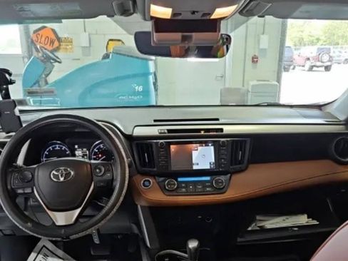 Used 2017 Toyota RAV4 Limited AWD/4WD image 4