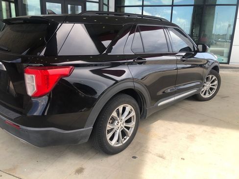 Used 2022 Ford Explorer XLT w/ Equipment Group 202A RWD image 3