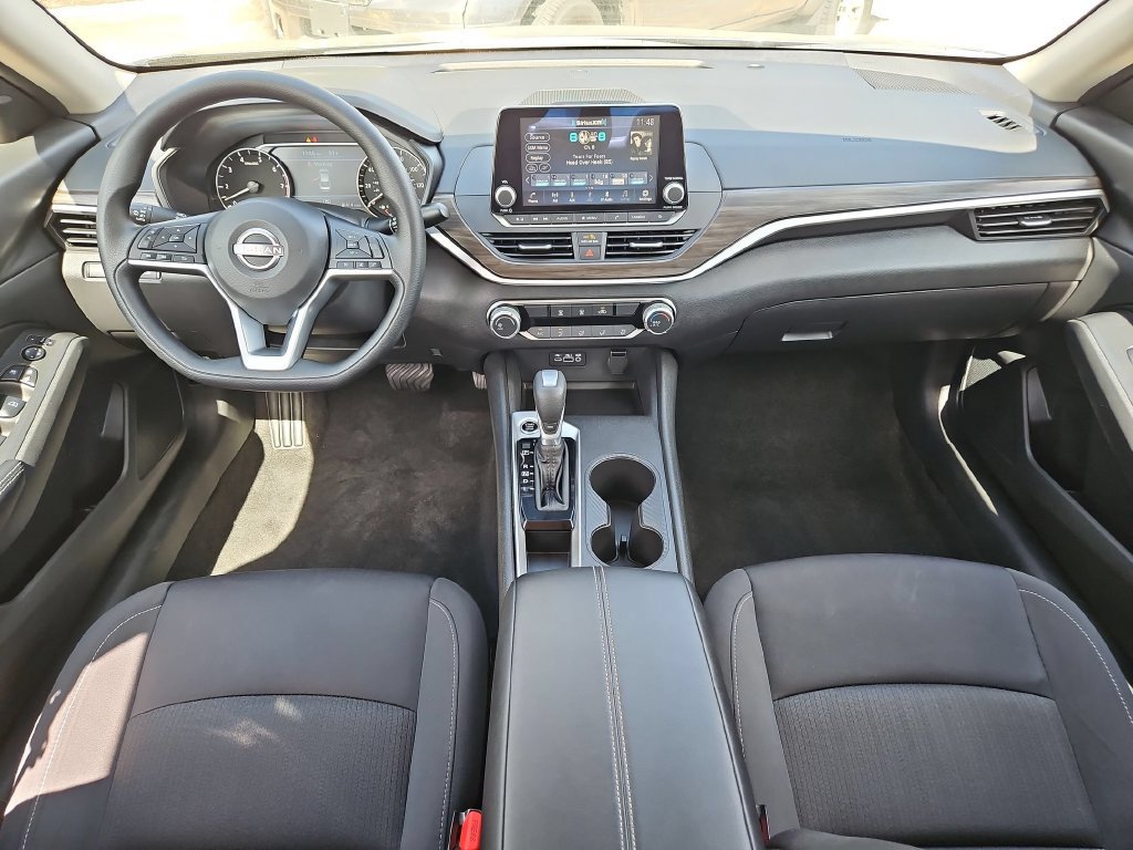 Used 2025 Nissan Altima 2.5 SV FWD image 26