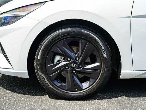 Used 2022 Hyundai Elantra SEL FWD image 9