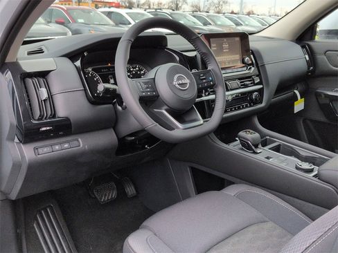 New 2025 Nissan Pathfinder SV image 9