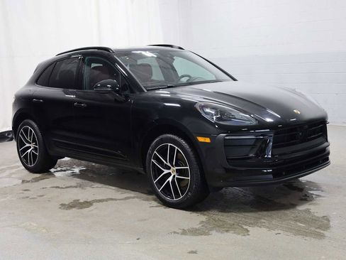 Certified 2025 Porsche Macan image 13
