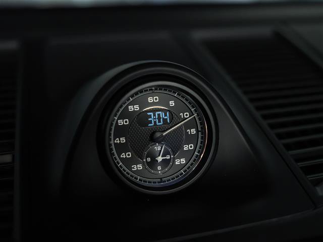Used 2025 Porsche Macan Turbo AWD/4WD image 28