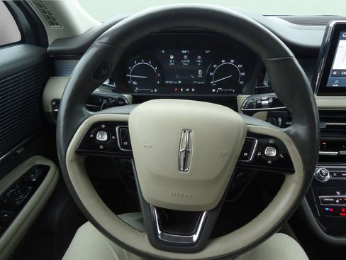 Used 2022 Lincoln Corsair AWD w/ Premium Package image 12