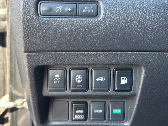Used 2020 Nissan Rogue SV AWD/4WD image 24
