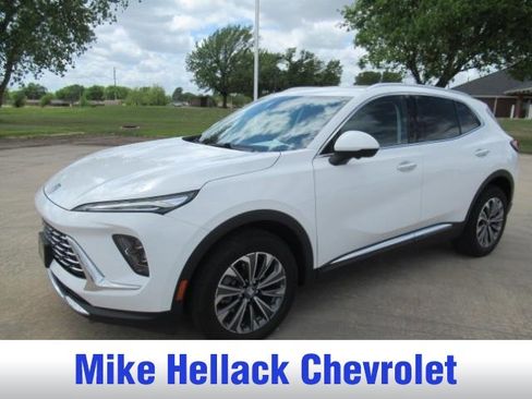 Used 2025 Buick Envision Preferred AWD/4WD image 2