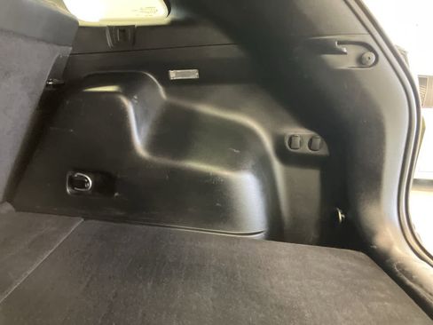 Used 2019 Jeep Cherokee Latitude Plus w/ Comfort/Convenience Group image 32