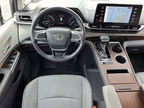 Certified 2024 Toyota Sienna XLE image 12