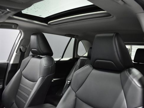 Used 2023 Toyota RAV4 XLE Premium image 16