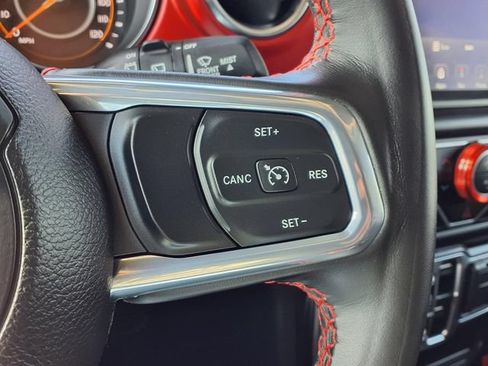 Used 2023 Jeep Wrangler Unlimited Rubicon w/ Cold Weather Group AWD/4WD image 16