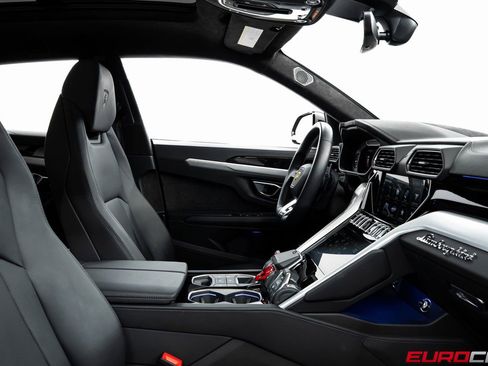 Used 2022 Lamborghini Urus image 32