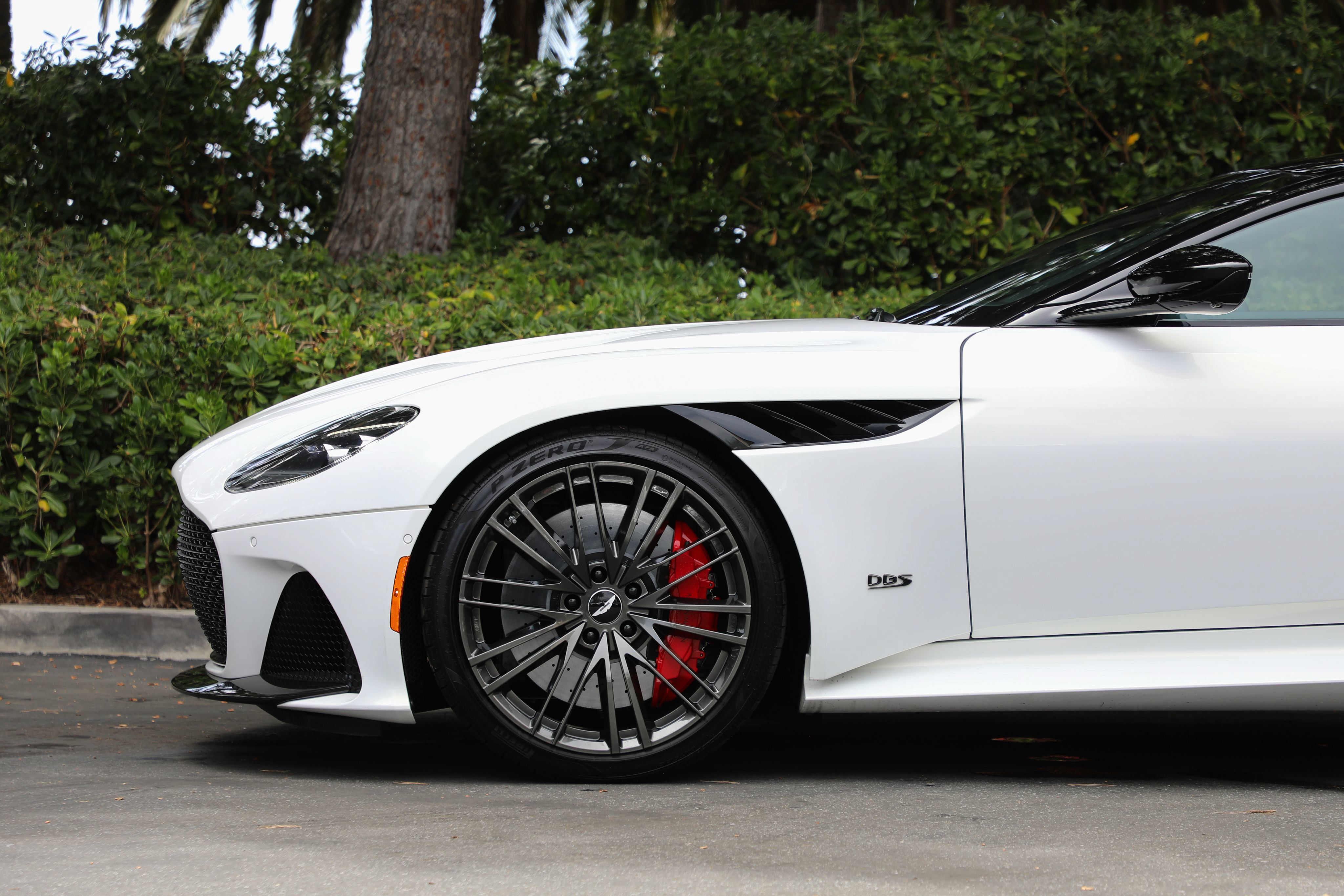 Used 2023 Aston Martin DBS Coupe RWD image 25