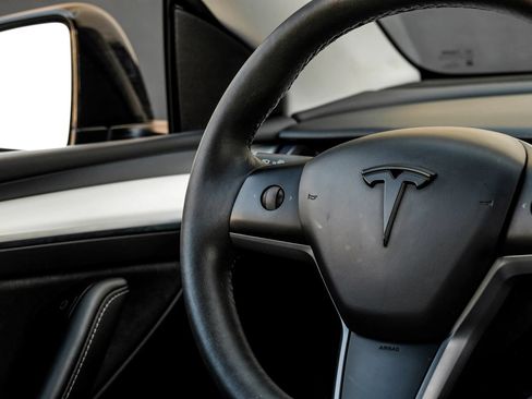 Used 2022 Tesla Model Y Performance AWD/4WD image 24