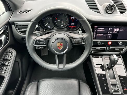 Certified 2025 Porsche Macan AWD/4WD image 15