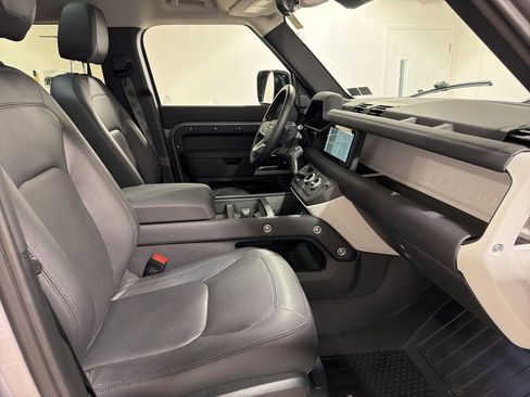 Used 2024 Land Rover Defender 110 S image 25
