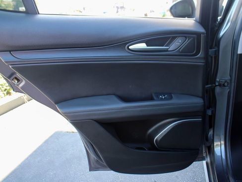 Used 2018 Alfa Romeo Stelvio AWD image 40