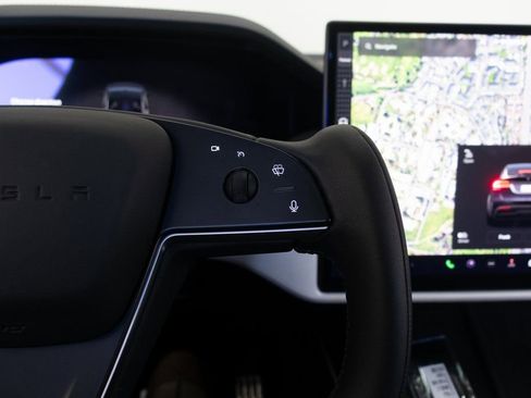 Used 2022 Tesla Model X Plaid image 32