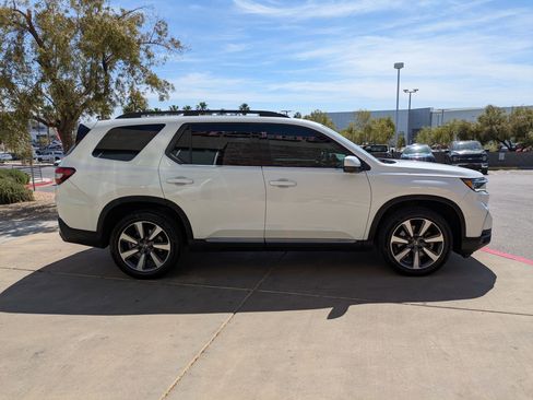 Used 2023 Honda Pilot Elite image 6