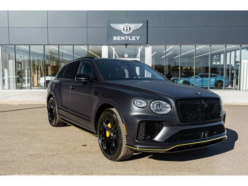Used 2025 Bentley Bentayga image 17