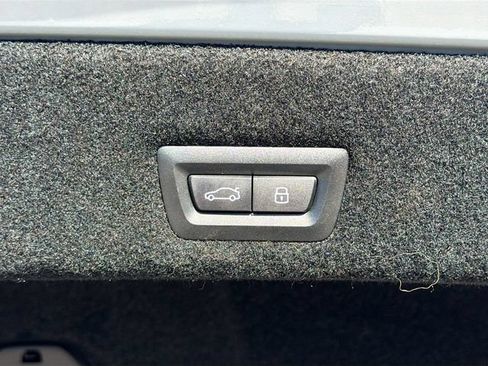 Used 2025 BMW i7 xDrive60 AWD/4WD image 13