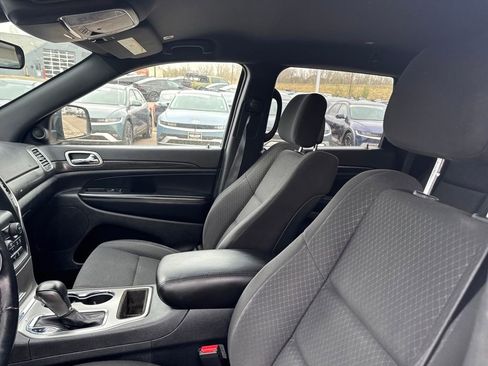 Used 2018 Jeep Grand Cherokee Laredo RWD image 23