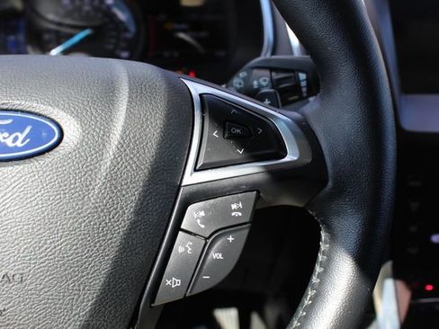 Used 2020 Ford Edge Titanium image 16