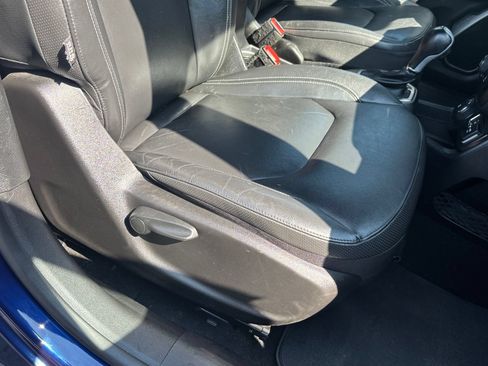 Used 2019 Jeep Renegade Limited w/ Quick Order Package 22P AWD/4WD image 25