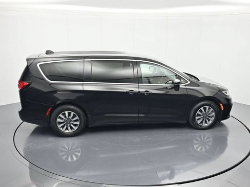 Used 2023 Chrysler Pacifica Touring-L FWD image 31