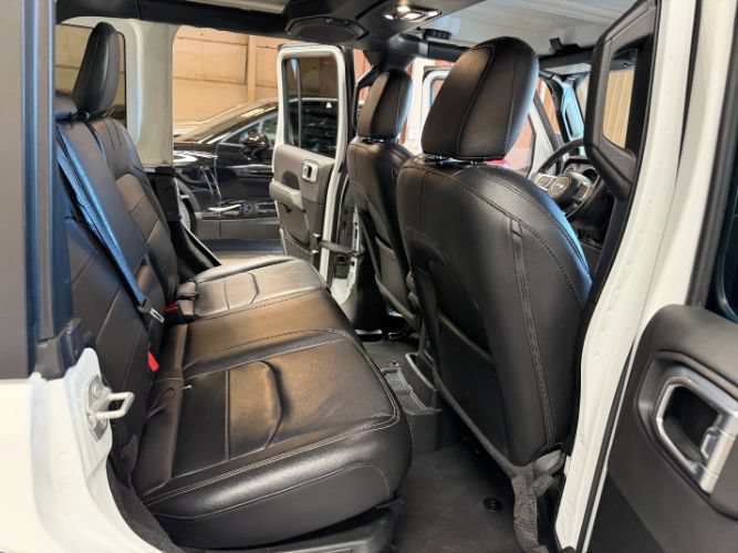 Used 2023 Jeep Wrangler Unlimited Sahara w/ Cold Weather Group AWD/4WD image 29