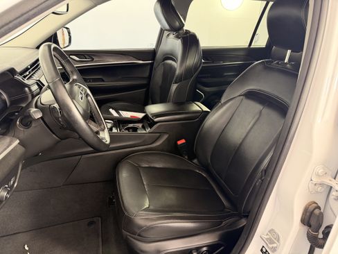 Used 2021 Jeep Grand Cherokee L Limited AWD/4WD image 13