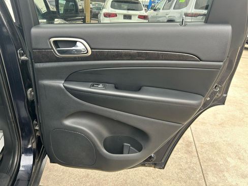 Used 2011 Jeep Grand Cherokee Laredo w/ Security & Convenience Group image 14