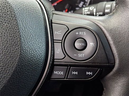 Used 2021 Toyota RAV4 XLE w/ Convenience Package image 21