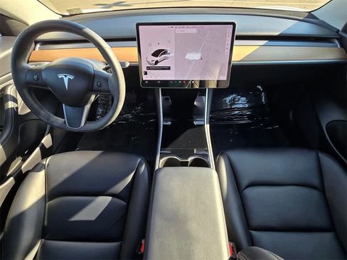 Used 2020 Tesla Model 3 Long Range image 10