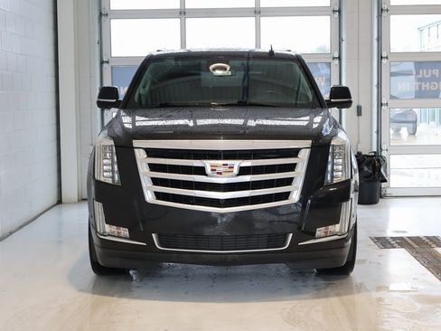 Certified 2020 Cadillac Escalade Luxury image 4